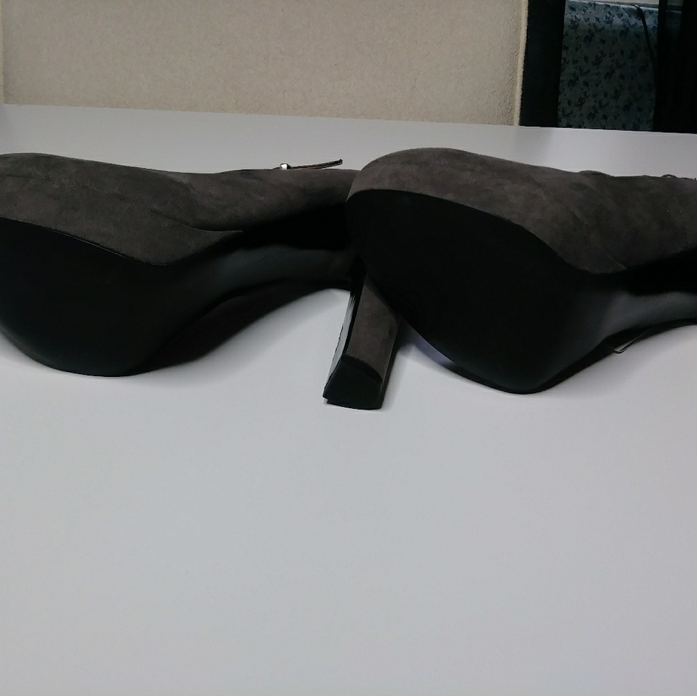 Shoes - Picture 4 of 5